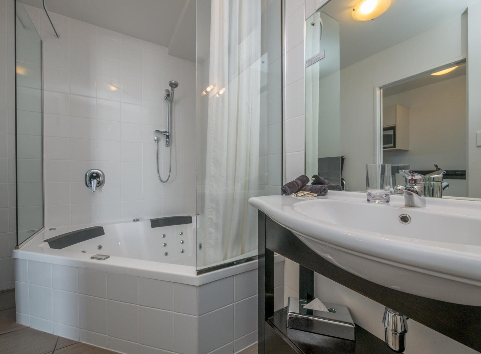 Superior Studio Spa Bath